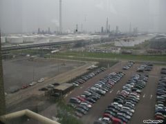 Platforma industriala Shell, parcarea din fata sediului cent