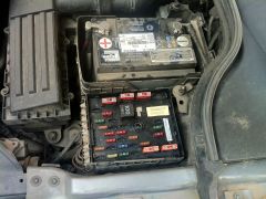 VW PASSAT B6 - COMPARTIMENT SIGURANTE MOTOR