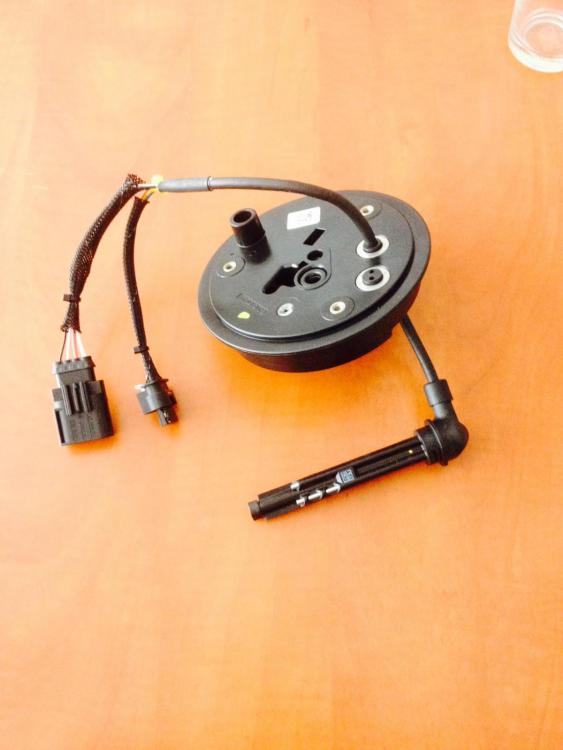 Senzor nivel-temperatura (rezervor adBlue) Passat.jpg