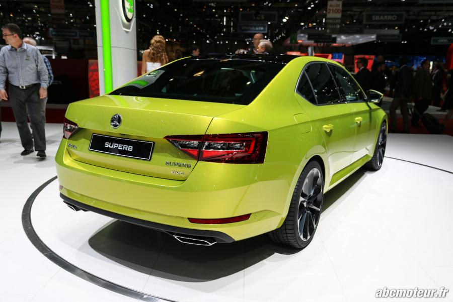 vue-3-4-arriere-Skoda-Superb-Geneve-2015.jpg