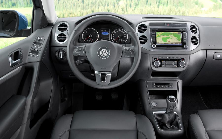 2012-volkswagen-tiguan-dash-interior.jpg
