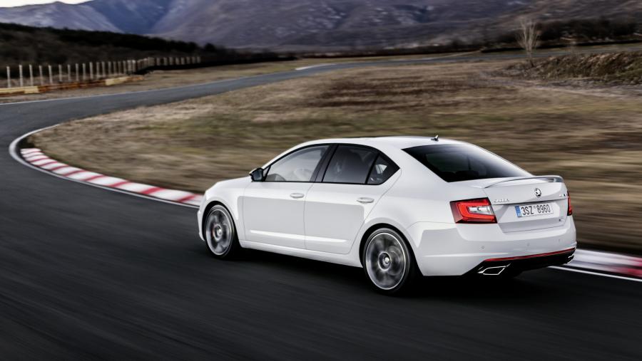 2017-Skoda-Octavia-RS-facelift-2.jpg