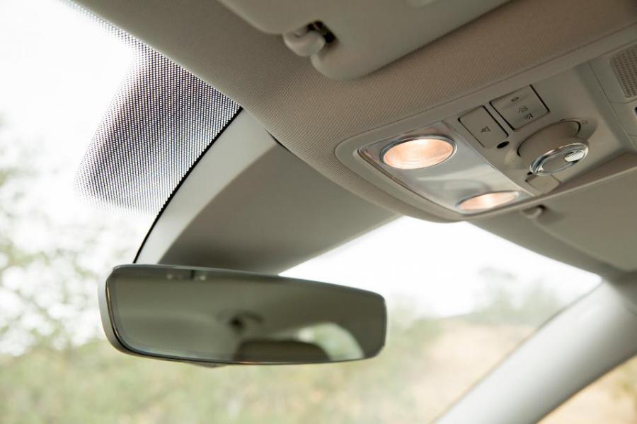 Passat_Interior_Rearview_Mirror.jpg