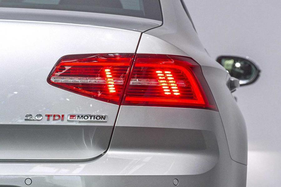 2015_vw_passat_b8_taillight.jpg