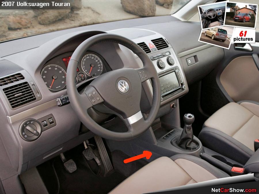 Volkswagen-Touran-2007-1600-27.jpg