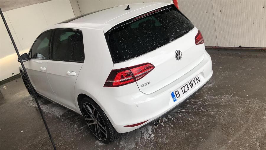 36364342_2161225800571524_7616644133133746176_n (Medium).jpg