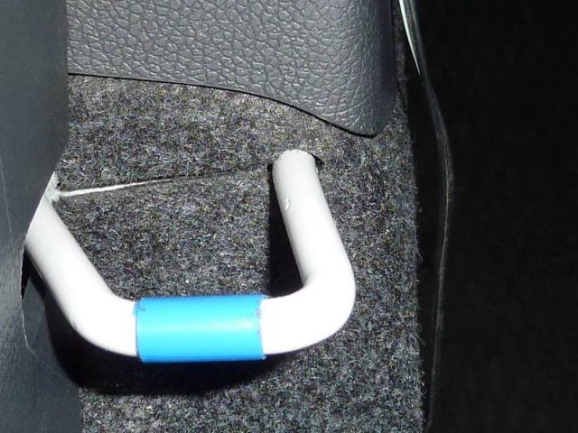 volkswagen_golf_rear_seat_rattle_fix_tape_after_002.thumb.jpg.719ba11aea57f8fc7e07790e05da0147.jpg