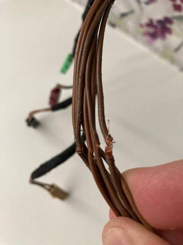 cablu portbagaj.jpeg