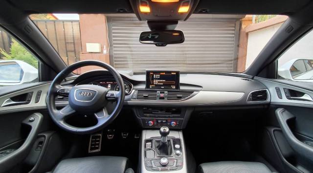 interior fata - unghi spate crop.jpg