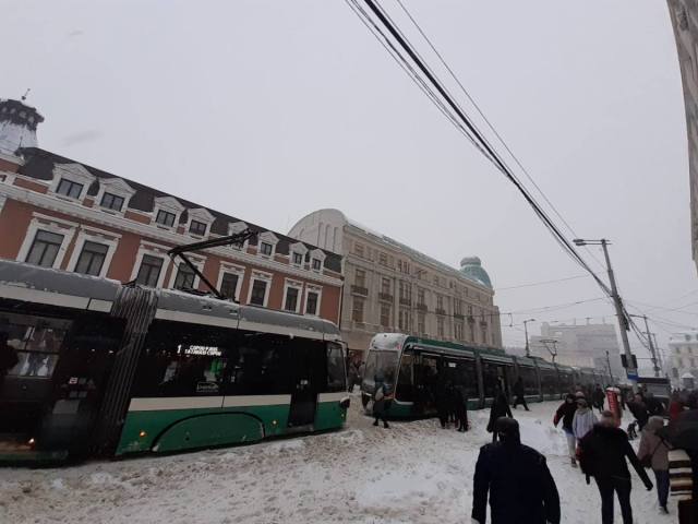 Iasul_blocat_de_zapada9.jpg