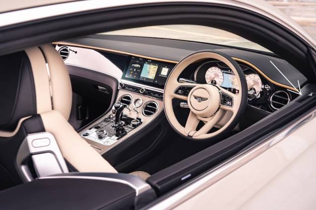 jpeg-imagery-continental-gt-21my-continental-gt-mulliner-steering-wheel-IRyn9Ja9uo.jpg