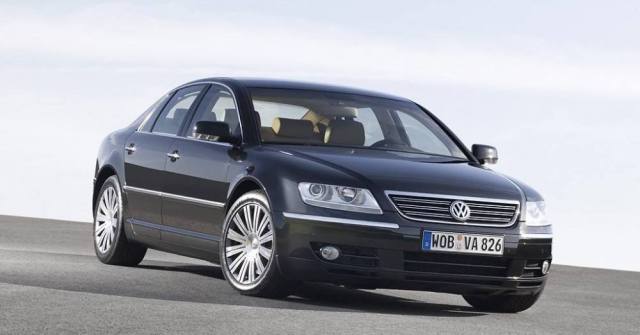 Volkswagen-Phaeton_2002_Sedans_15112650205_5.jpg